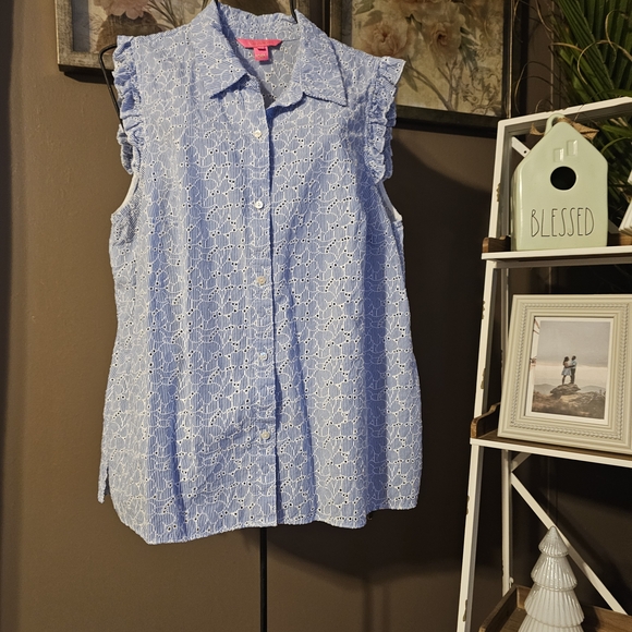Lilly Pulitzer Tops - Lilly Pulitzer Blue and White Sleeveless Eyelet Blouse